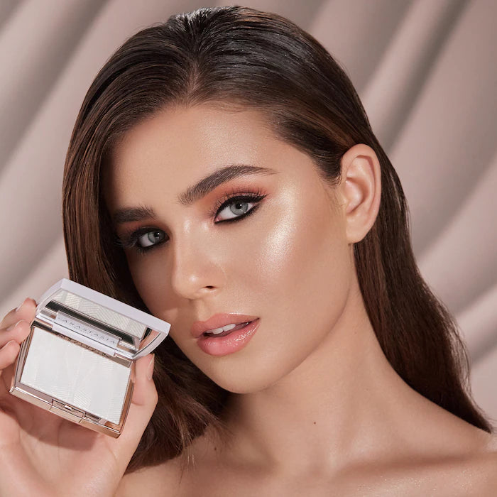 Anastasia Beverly Hills – Iced Out Illuminating Powder Highlighter for a Radiant Glow®