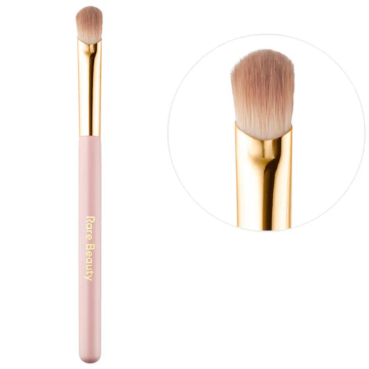 فرشاة ظلال العيون الكاملة Stay Vulnerable All-Over Eyeshadow Brush® من Rare Beauty من Selena Gomez